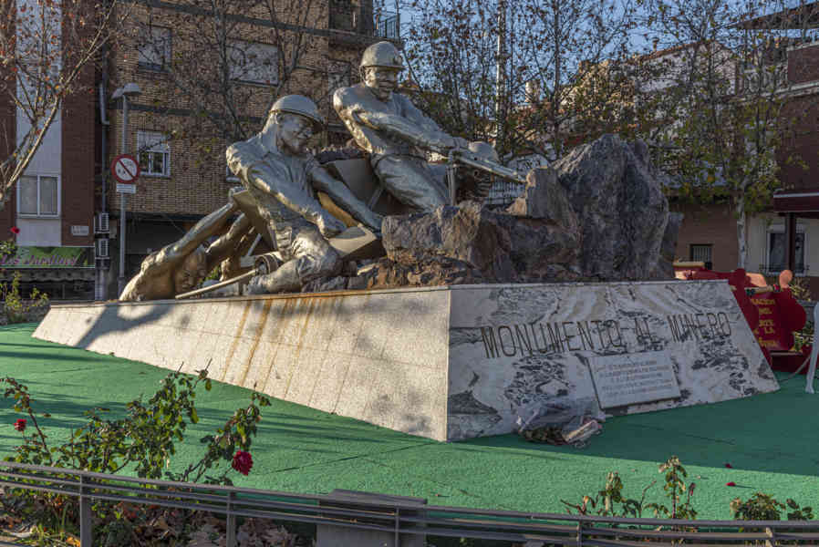 Ciudad Real - Almadén 04 - monumento al Minero.jpg